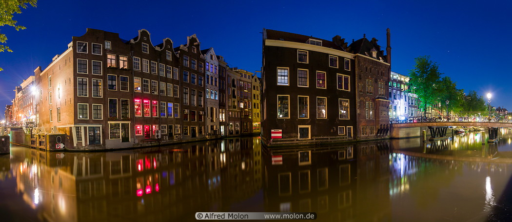 22 Oudezijds Voorburgwal canal at night