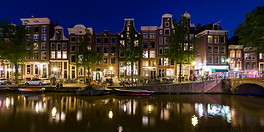 21 Oudezijds Voorburgwal canal at night