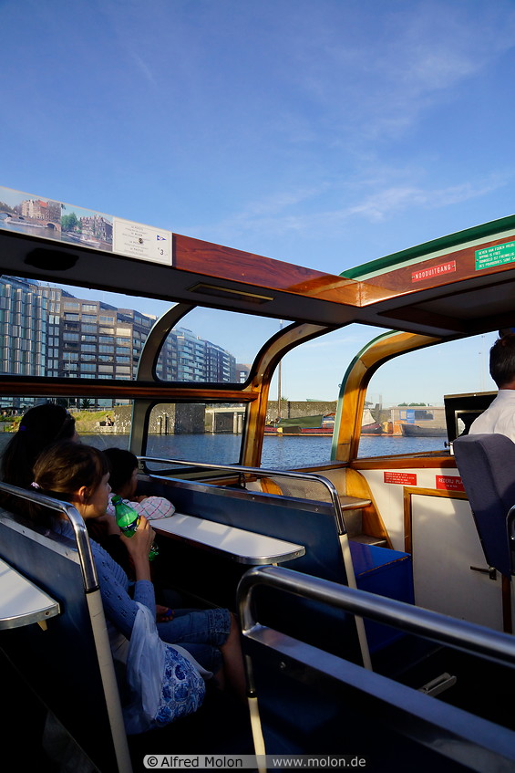 23 Open roof sightseeing boat