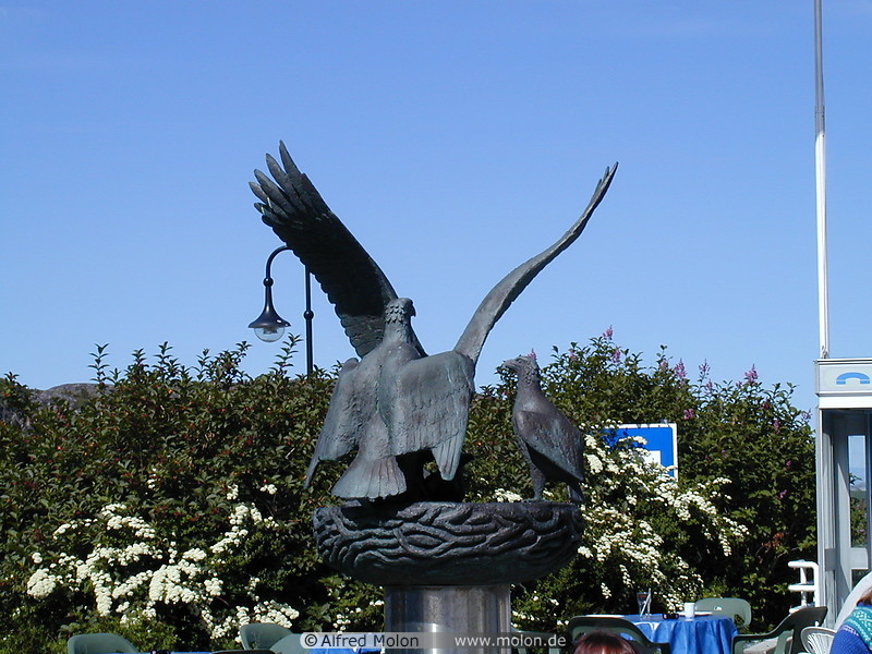06 Eagle statue