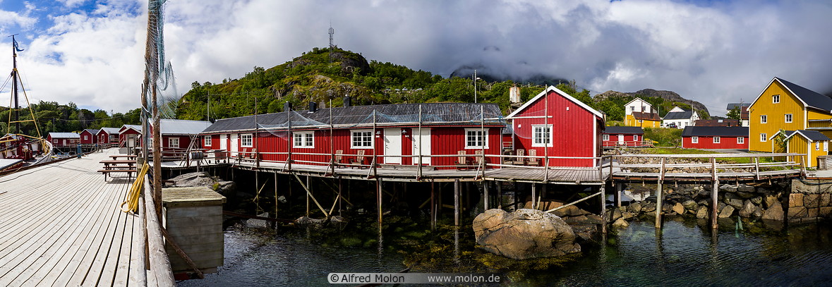 24 Rorbu fishing huts in Nusfjord