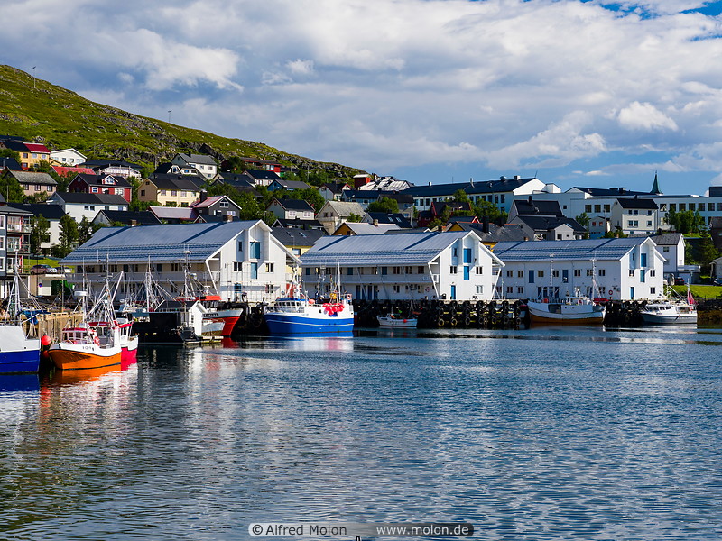 17 Honningsvag bay and harbour