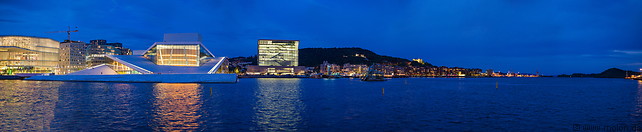 25 Oslo bay with opera house