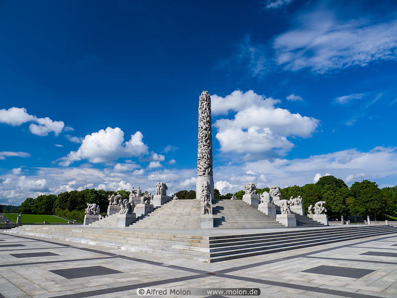 14 Monolith statues complex