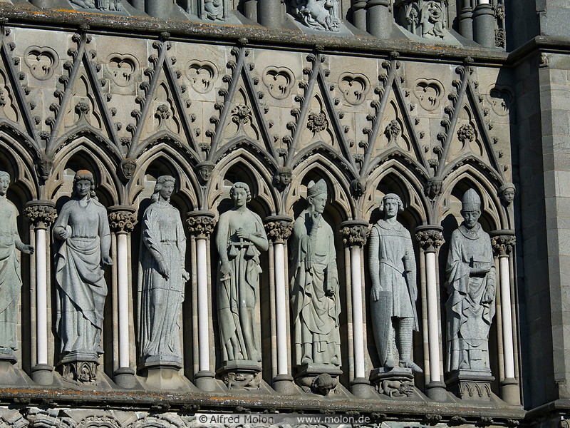 10 Nidaros cathedral facade detail