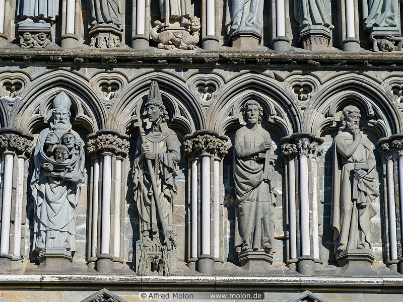 24 Nidaros cathedral facade detail