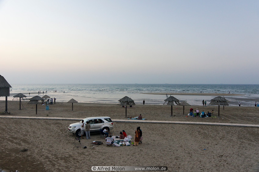04 Al Qurum beach at dusk