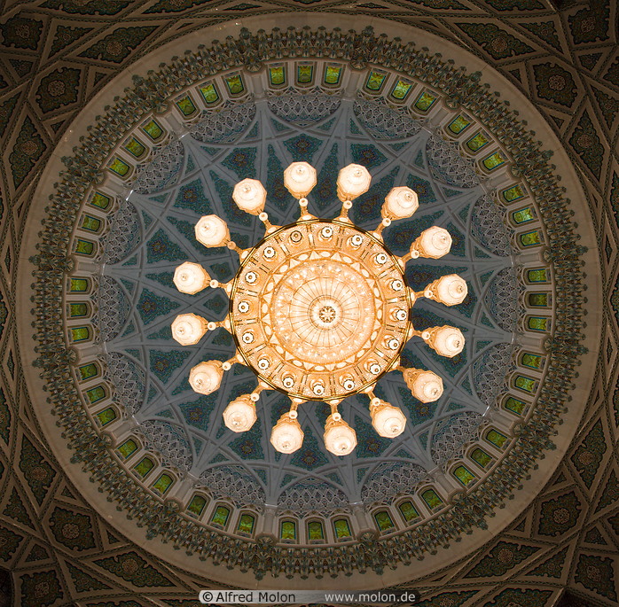 07 Main chandelier and central dome