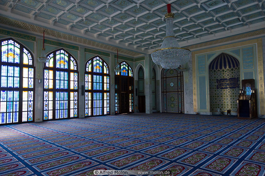 21 Blue mosque prayer hall
