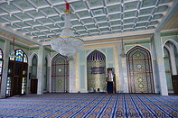 23 Blue mosque prayer hall