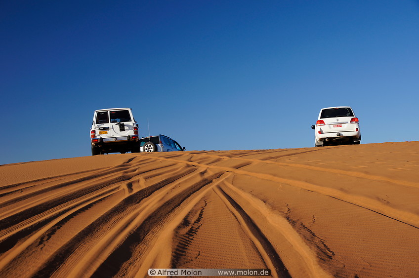 05 4wd cars on sand dunes