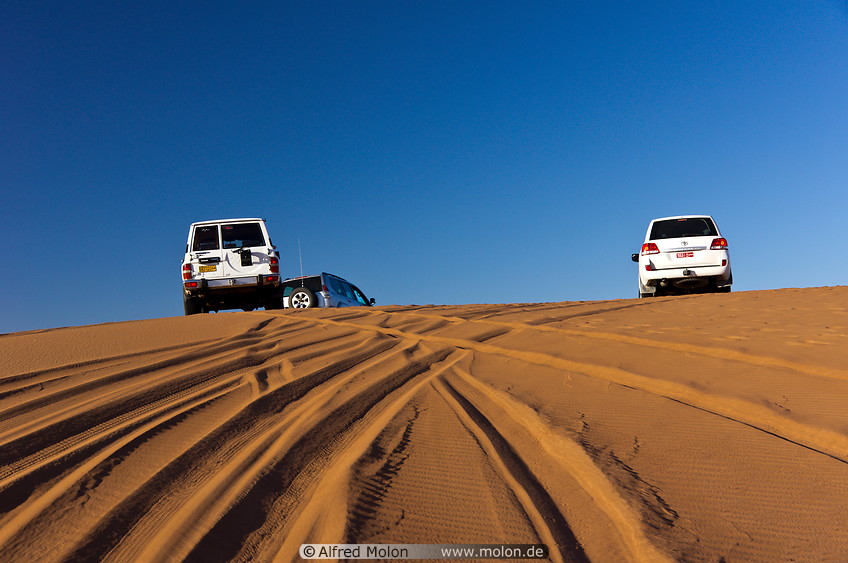 06 4wd cars on sand dunes