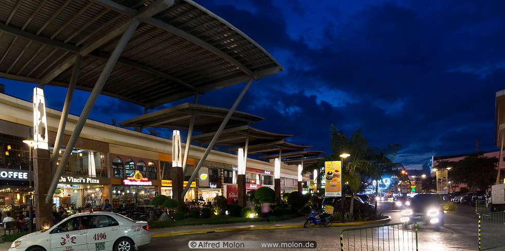 19 Parkmall mall at night