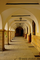 04 Arched colonnade