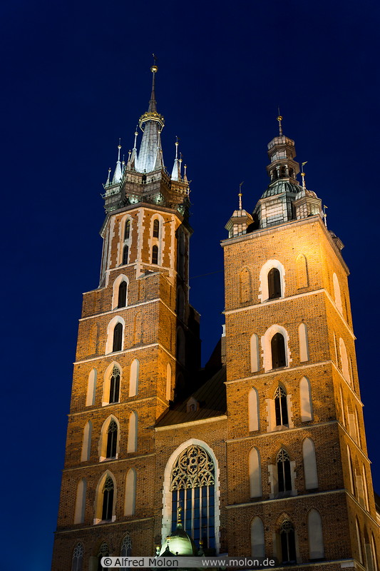 01 St Mary basilica at night
