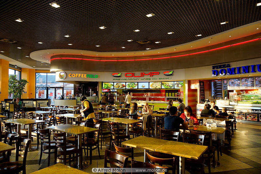 18 Food court in mall