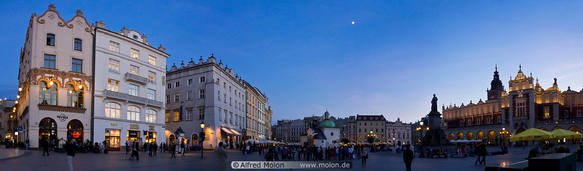 13 Panoramic view of the Main Square at dusk
