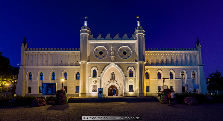 18 Lublin castle at night