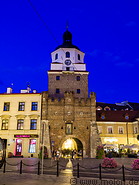 22 Krakowska gate at night