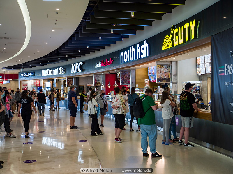 35 Food court in Posnania mall