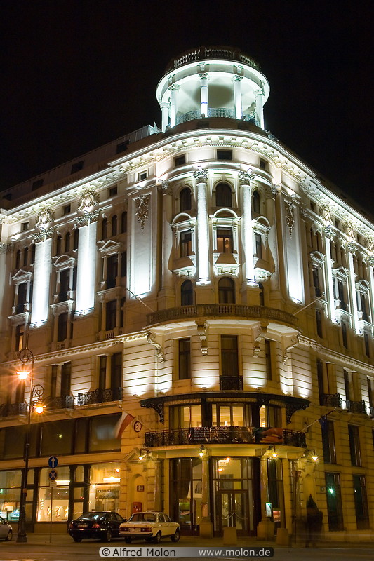 15 Hotel Bristol at night