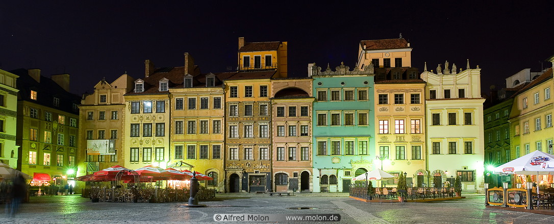 22 Old town square at night - Dekert side