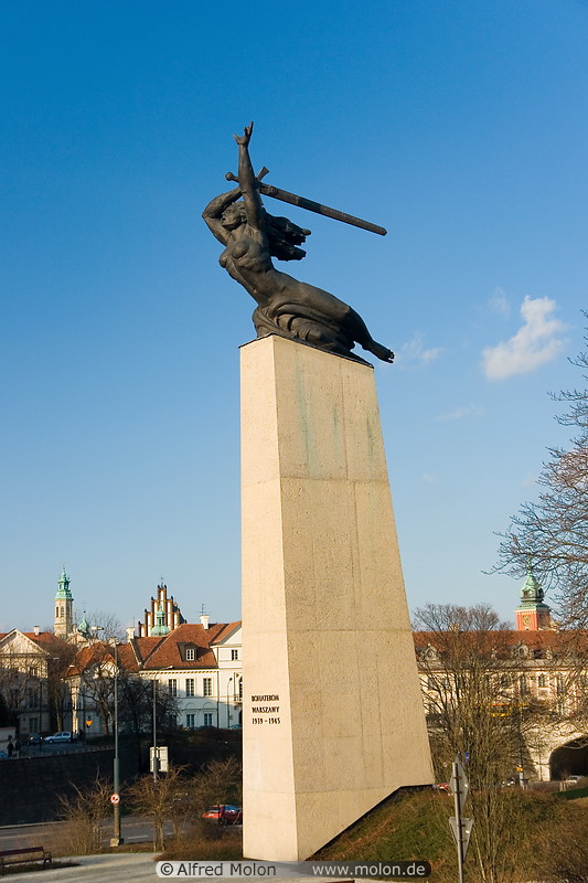 17 Bohaterom World War II memorial