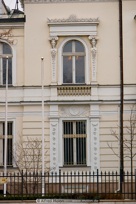 16 Windows and facade