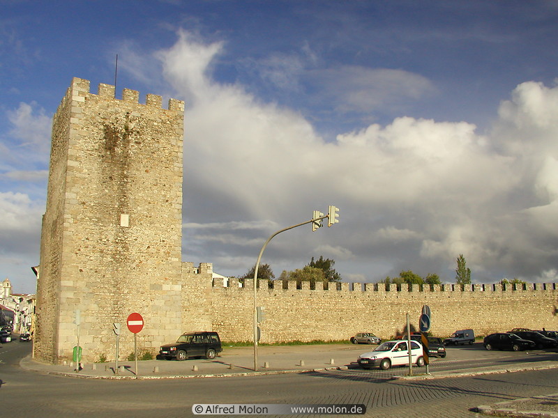 18 Evora - City walls