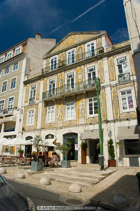 11 Building on Largo R Pinheiro