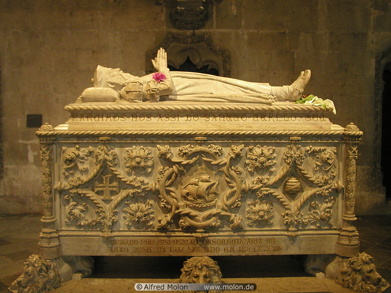 10 Neomanueline tomb of navigator Vasco da Gama in Santa Maria de Belem church