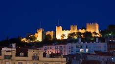 23 Castle of Sao Jorge at night