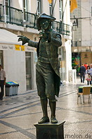 09 Street artist performing as bronze statue