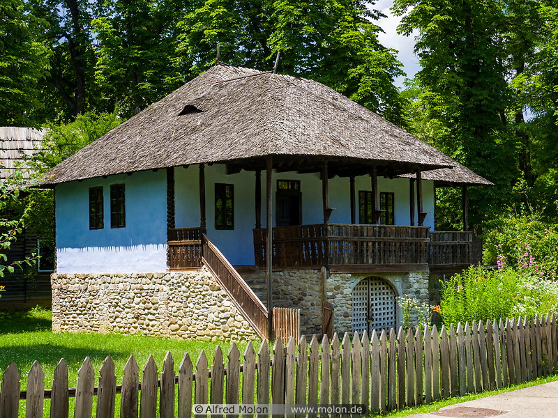 33 Muntenian house