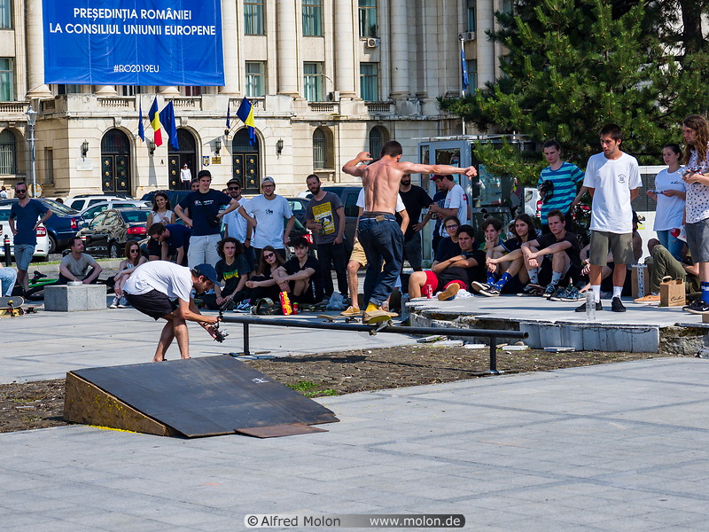 09 Skateboarding on Revolution square