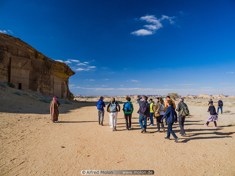 02 Tourists in Jabal al Ahmar
