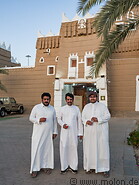 09 Saudi men in front of Amarah palace