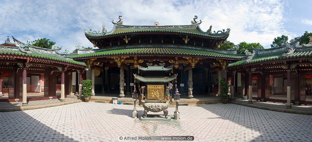 08 Thian Hock Keng temple inner court