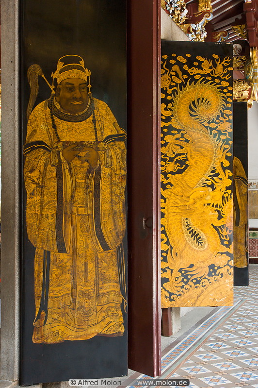 09 Decorated doors in Thian Hock Keng temple