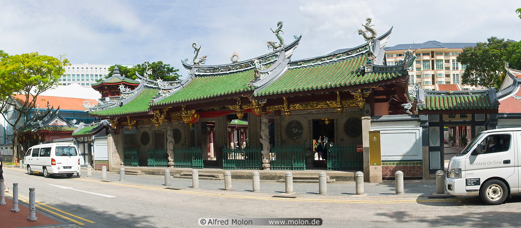 13 Thian Hock Keng temple