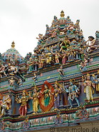 09 Roof with decorations and statues