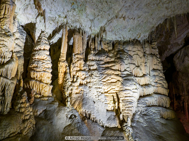 28 Rock formations in Postojna cave