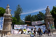 20 Students demonstrating at Ciutadella park gate