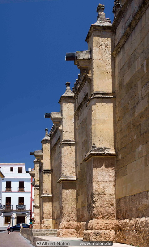 11 Outer walls of the Mezquita