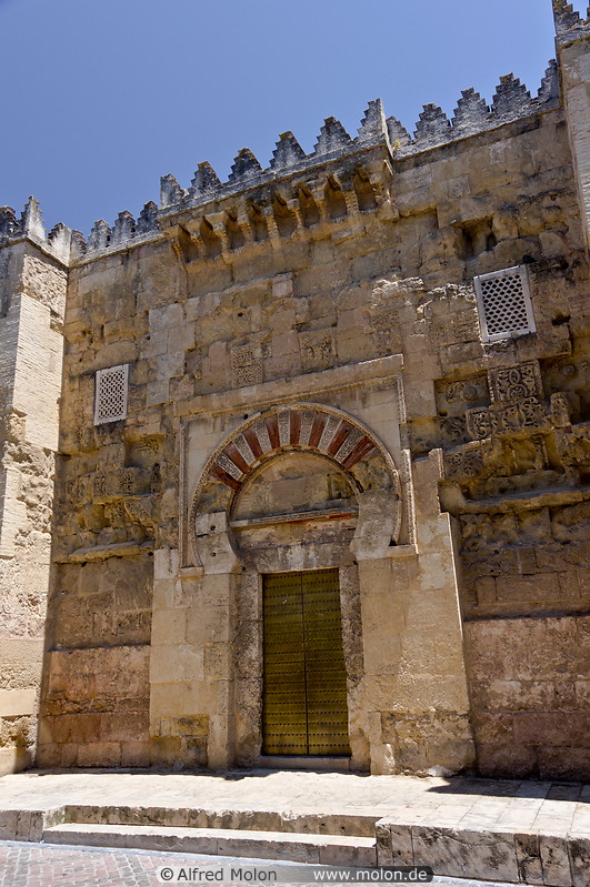 13 Puerta de San Esteban gate