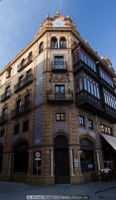 04 Building in Calle Manteros