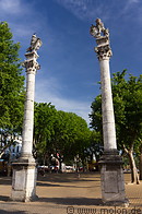 01 Columns on Alameda square