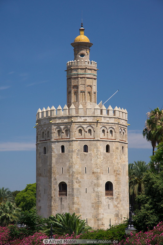 05 Torre del Oro tower