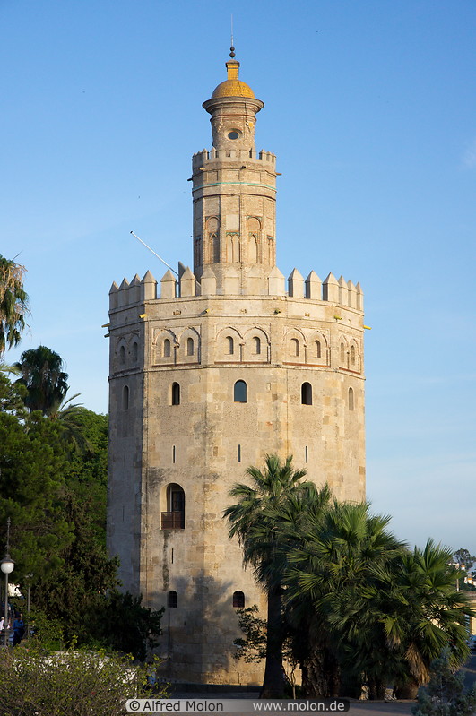 08 Torre del Oro tower