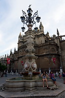 07 Plaza del Triunfo - fountain